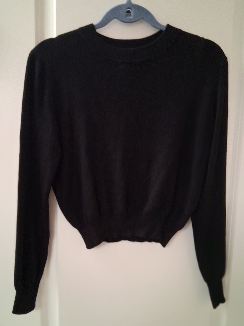 H&M Women's Black Lightweight Cropped Crew Neck Sweater - Picture 1 of 6